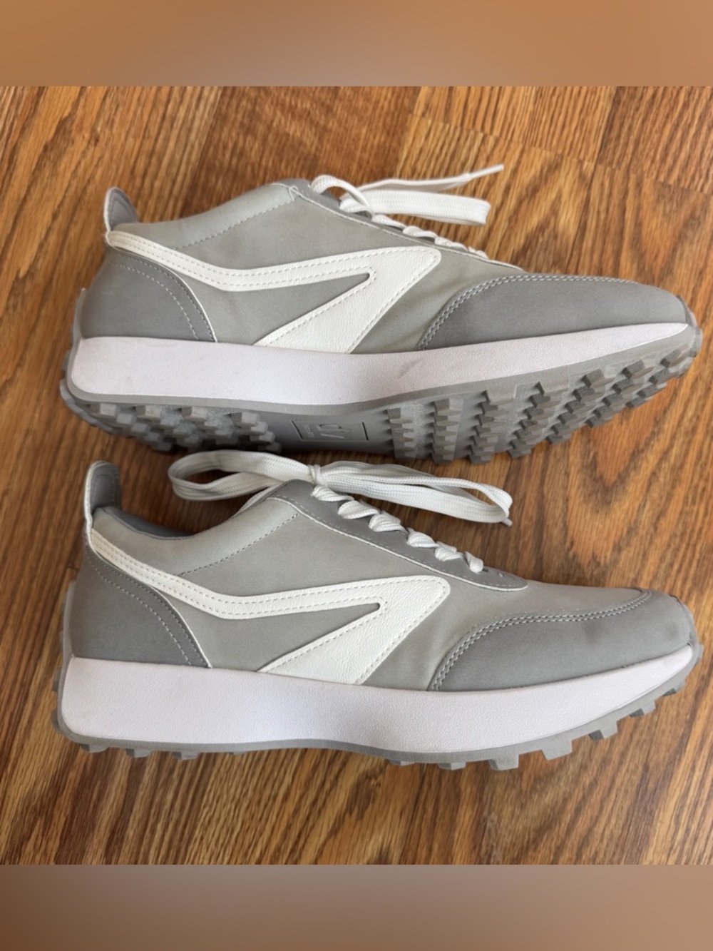 Dolce Vita Bynx Sneaker 🩶